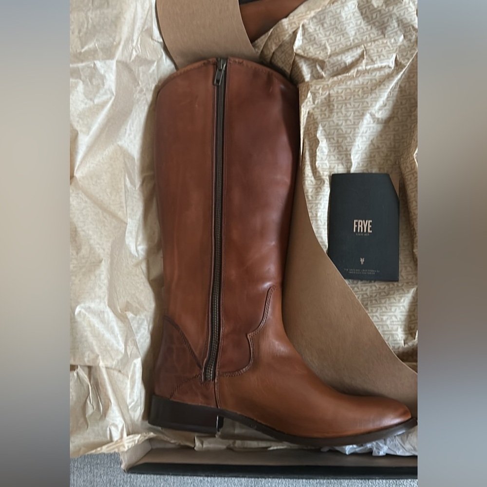 NIB women’s Frye 6.5